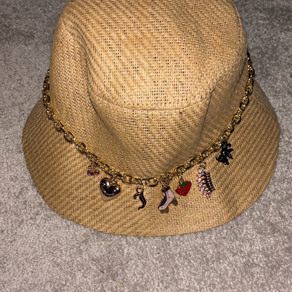 Juicy couture Chic Tan Bucket Hat with Gold Chain Accents - Picture 4 of 10
